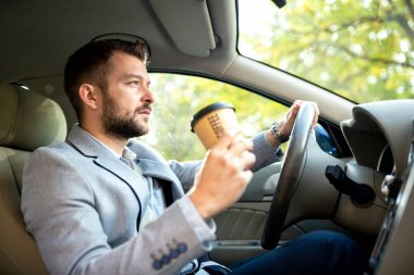 Direksiyon simidi uyumak için yer yok