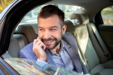 Sakallı adam hoş sohbet 