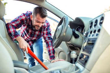 Büyüleyici adam elektrikli sürücü koltuğu Temizleme 