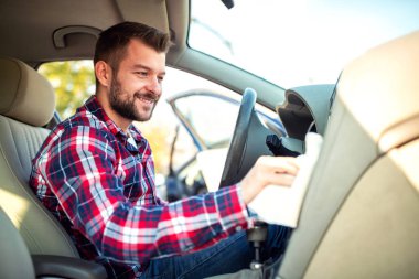 Arabası çok temiz tutmak 