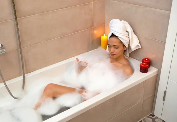 Hot girl in a warm bathtub — Stock Photo, Image