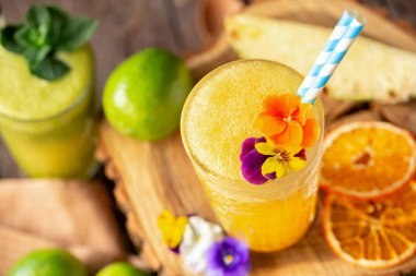 Narenciye smoothies, temel sağlıklı besleyici doğal kaynağı