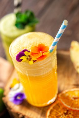 Narenciye smoothies, temel sağlıklı besleyici doğal kaynağı