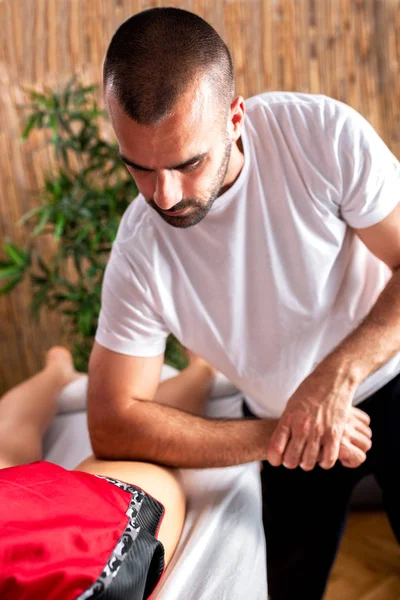 Masseur using his elbow to soften muscle stiffness — Stock Photo, Image