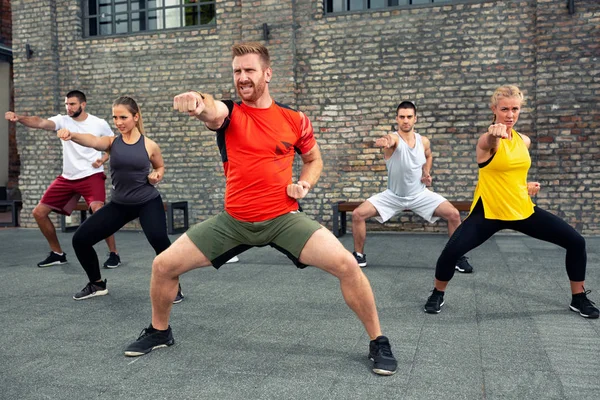 Introdução de esportes de combate combinados com fitness — Fotografia de Stock