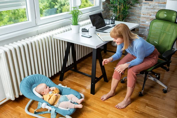 Ibu Dan Bayinya Kantor Orang Tua Pekerja Dengan Konsep Anak — Stok Foto