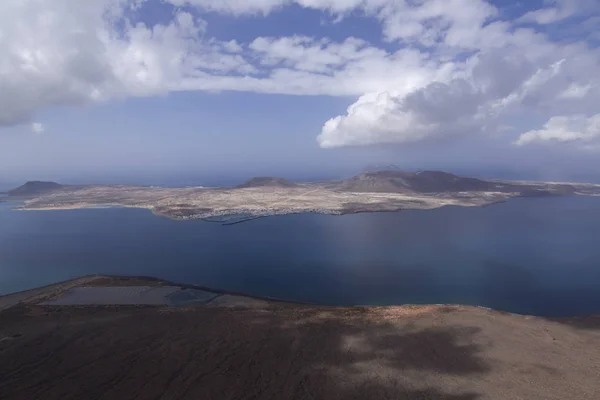 カナリア諸島のラ・グラシオサ島の遠望 — ストック写真