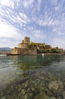 Colliure, Fransa'nın sahilinde Ortaçağ kale tahkimatı