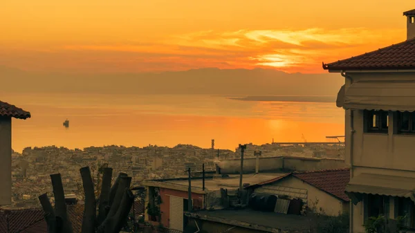 Selanik'ten görüldüğü gibi Olimpos dağında güneş batıyor