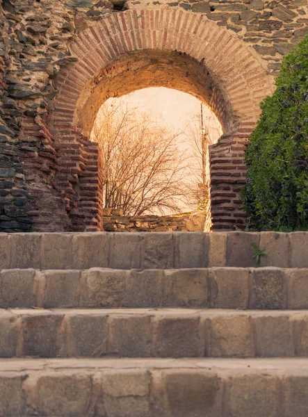 Gizemli kale kapısı ark