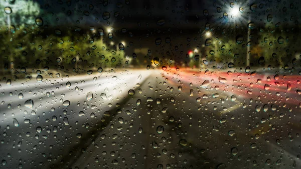 Şehirde pencereden görülen yağmur yağışıweather forecast