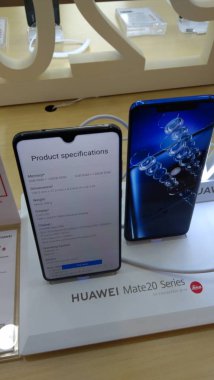 Huawei deposunda Plaza düşük Yat, Kuala Lumpur-Ekim 30, 2018: A Huawei dostum 20 smartphone. Huawei dünyanın en büyük Telekomünikasyon ekipman üretici Huawei (Çin bir markasıdır.).