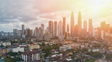 Kuala Lumpur, Malezya - 2 Kasım 2018: Güzel manzarasına Kuala Lumpur şehir manzarası ile dramatik bulut oluşumu Kuala Lumpur, Malezya.