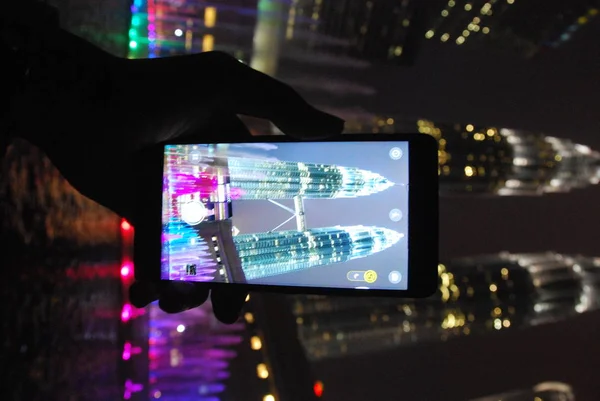 Kuala Lumpur Malaysia Fevereiro 2018 Uma Mão Segurando Telefone Inteligente — Fotografia de Stock