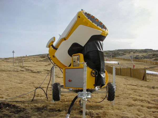 Cannone artificiale da neve — Foto Stock