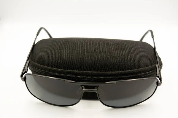 Óculos Sol Com Caso Fundo Branco — Fotografia de Stock