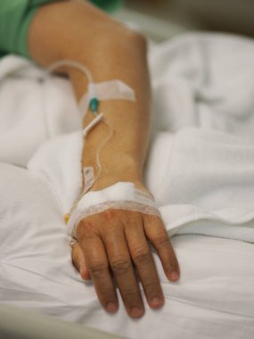 Closeup el salin hastane koğuşunda, hastaların uyku 