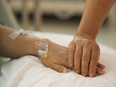 Serum hastane koğuşunda, hastaların uyku teşvik etmek için el almak geçmiş