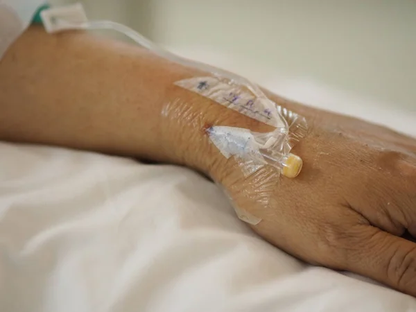 Hand Patients Sleep Saline Hospital Ward — Stock Photo, Image