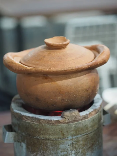 Hot Pot Agyagedényt Faszén Tűzhely — Stock Fotó