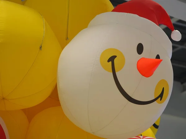 Weihnachten Weihnachtsmann Smiley Gesicht Gelb Kugel Lächeln Ballon — Stockfoto