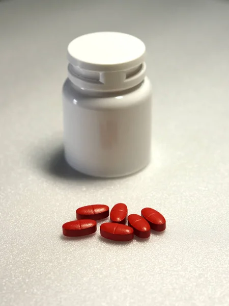 Vicino Flacone Bianco Medicina Red Drug — Foto Stock