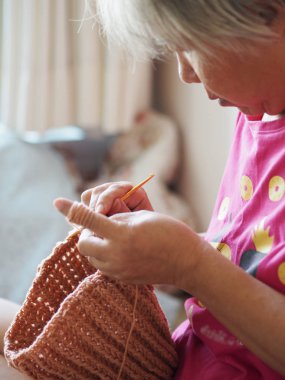 el sanatları işi hobi örgü şapka 