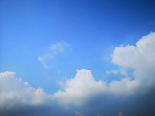 Nuvens Brancas Céu Azul Nublado Espaço Fundo Natural Para Escrever — Fotografia de Stock
