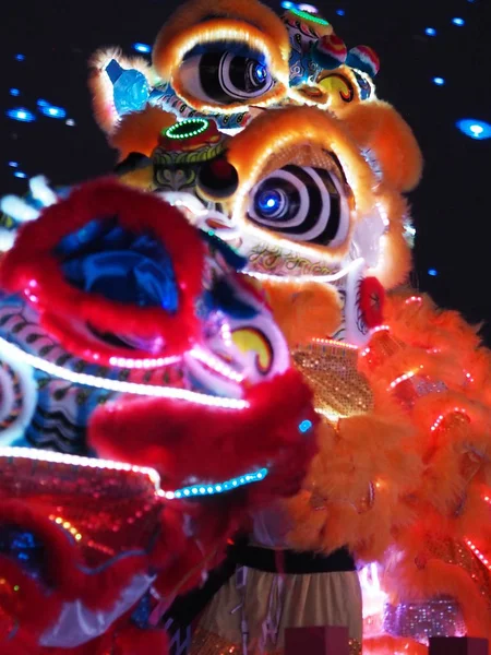Närbild Lejon Ögon Man Ware Lion Dance Festival Kinesiska Nyåret — Stockfoto