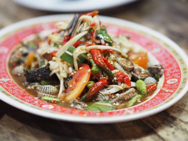 Deniz ürünleri turşusu balık yengeç kabuklu deniz ürünleri ile Papaya Salatası