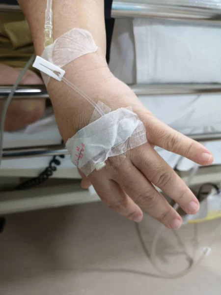 Hand Woman Patient Saline Drip Bed Ward Hospital — Stock Photo, Image