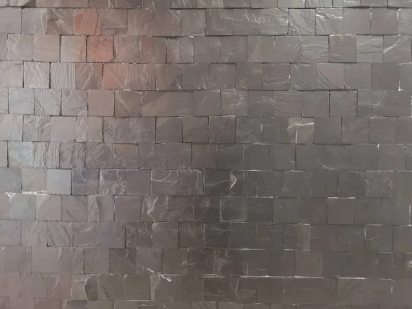黒い石のスタックブロック正方形レンガ壁粗い表面テクスチャ材料の背景 — ストック写真