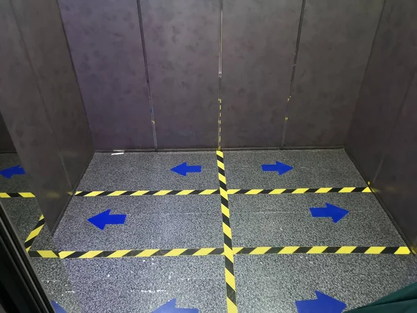Ανελκυστήρας Στέκεται Σύμβολο Θέση Stand Spaced Απόσταση Νέα Κανονική Προστατεύουν — Φωτογραφία Αρχείου