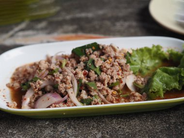 Tabakta domuz salatası, Tayland yemeği.