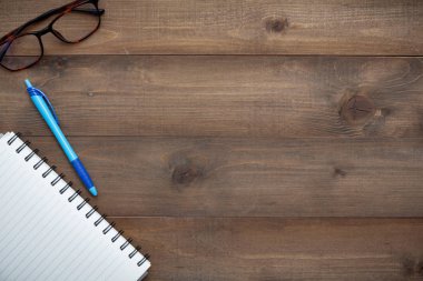 Beyaz kağıt mockup düz lay eski masa üstü ahşap arka plan doku alanı kavramı çalışma alanı office boş Not, Takvim yeni yıl 2019 planı, iş blogger fikir boş metin görünümü listesi