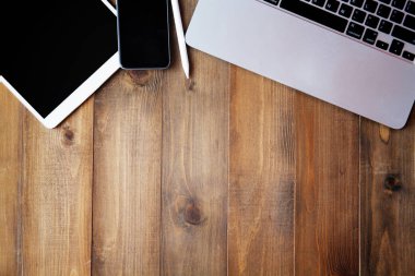 Vintage Tablet mockup düz eski masa üstü ahşap arka plan doku alanı kavramı çalışma alanı office boş Not, Takvim yeni yıl 2019 planı, e comerce iş blogger fikir boş ahşap görünümü üzerinde yatıyordu