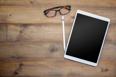 Vintage Smartphone mockup düz eski masa üstü ahşap arka plan doku alanı kavramı çalışma alanı office boş Not, Takvim yeni yıl 2019 planı, e-ticaret iş blogger fikir boş ahşap görünümü üzerinde yatıyordu