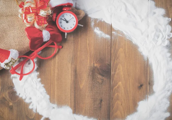 Vintage Christbaumkugel Weihnachtsfeier Auf Holz Tischplatte Ansicht Hintergrundkonzept Für Uhr — Stockfoto