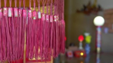 4 k bulanıklık Çin Tapınağı kırmızı bokeh arka plan kavramı için mutlu çene yeni yıl 2019 arka plan, bulanık açık Budist chinatown, oryantal din kültürü görüntülemek, Shanghai şehir. Tütsü brülör dolly