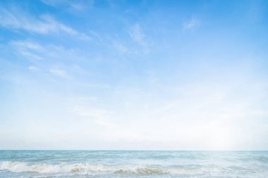 Yeşil hindistan cevizi palmiye ile Soyut yumuşak bulanıklık doğa tropikal plaj