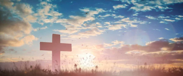 Siluet Çarmıhta Çarmıha Gerilmiş Mesih Günbatımı Kavramı Paskalya Gününde Uyanır — Stok fotoğraf