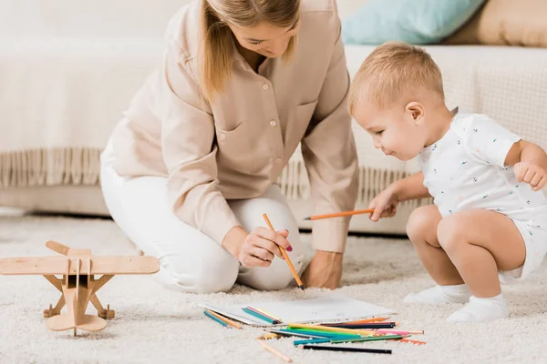 Happy Mother Adorable Toddler Drawing Together Nursery Room — Stock Photo, Image
