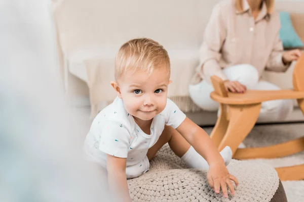 Adorable Toddler Sitting Looking Camera Mother Background — Stock Photo, Image