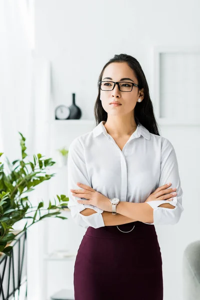 Beautiful Confident Asian Businesswoman Formal Wear Glasses Arms Crossed Office — Stock fotografie