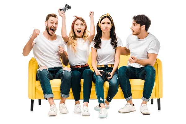 Emotionele Jonge Vrienden Zittend Bank Spelen Met Joysticks Geïsoleerd Wit — Stockfoto
