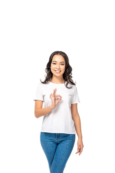 Sorrindo Asiático Mulher Mostrando Gesto Isolado Branco — Fotografia de Stock