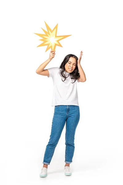 Asustado Asiático Mujer Con Cerrado Ojos Holding Explosión Signo Aislado — Foto de Stock