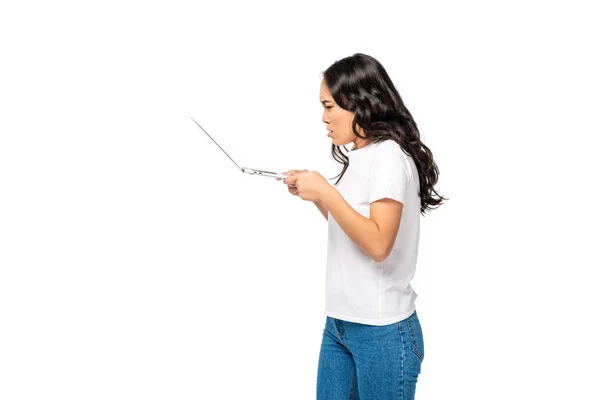 Arrabbiato Giovane Donna Asiatica Bianco Shirt Blue Jeans Utilizzando Computer — Foto Stock