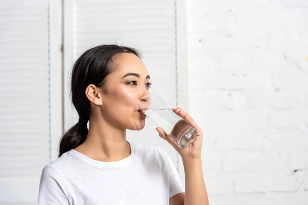 Beautiful Young Asian Woman Drinking Water Morning — Stock Photo, Image