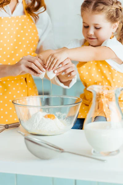 Mother Daughter Adding Smashed Egg Flour Bowl While Cooking Together — Stock Photo, Image
